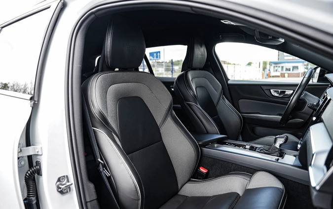 Volvo V60 cena 99900 przebieg: 190000, rok produkcji 2020 z Świdnica małe 781